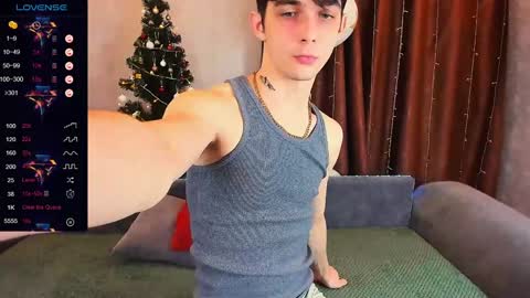 Snapshot of aaron_bang chatting on December 27, 2024, 1:43 am Aaron Bang online show from December 27, 2024, 1:43 am