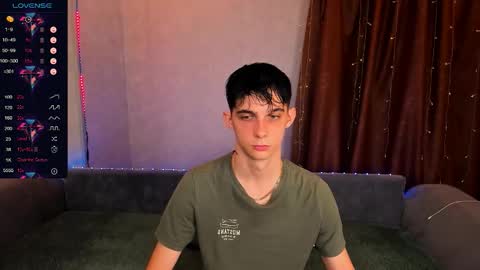 Snapshot of aaron_bang chatting on September 18, 2025, 10:45 pm Aaron Bang online show from September 18, 2025, 10:45 pm