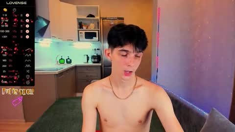 Snapshot of aaron_bang chatting on September 30, 2025, 7:41 pm Aaron Bang online show from September 30, 2025, 7:41 pm