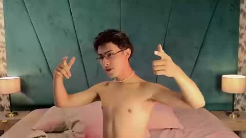 Aaron Ezequiel online show from September 9, 2025, 9:47 pm