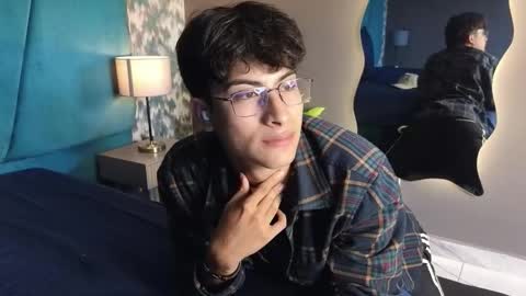 Aaron Ezequiel online show from November 23, 2025, 8:41 pm