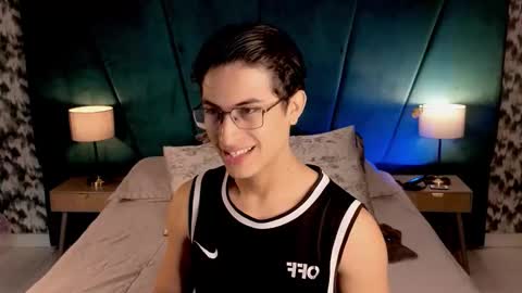 Aaron Ezequiel online show from May 29, 2026, 12:58 pm