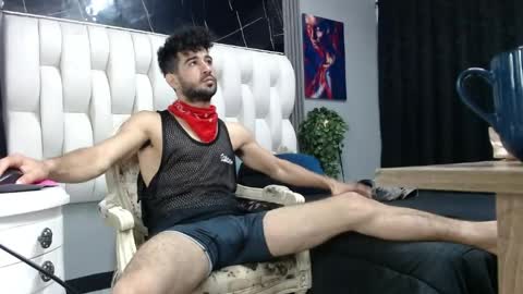Snapshot of aaron_jones_1 chatting on April 16, 2026, 10:12 pm aaron_jones_1 online show from April 16, 2026, 10:12 pm