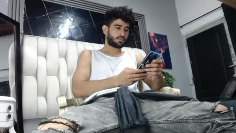 Snapshot of aaron_jones_1 chatting on April 19, 2026, 8:11 pm aaron_jones_1 online show from April 19, 2026, 8:11 pm