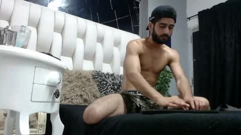 Snapshot of aaron_jones_1 chatting on April 27, 2026, 7:34 pm aaron_jones_1 online show from April 27, 2026, 7:34 pm