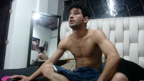 Snapshot of aaron_jones_1 chatting on May 1, 2026, 5:45 am aaron_jones_1 online show from May 1, 2026, 5:45 am