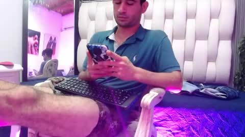 Snapshot of aaron_jones_1 chatting on May 1, 2026, 7:51 pm aaron_jones_1 online show from May 1, 2026, 7:51 pm