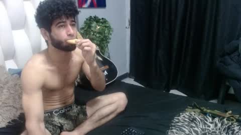 Snapshot of aaron_jones_1 chatting on May 28, 2026, 6:32 am aaron_jones_1 online show from May 28, 2026, 6:32 am