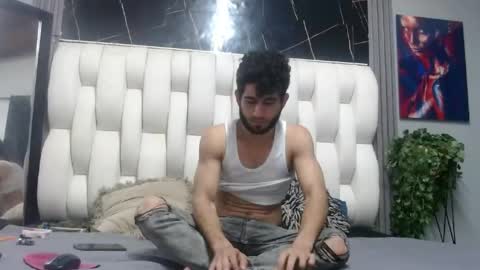 Snapshot of aaron_jones_1 chatting on May 31, 2026, 5:59 am aaron_jones_1 online show from May 31, 2026, 5:59 am