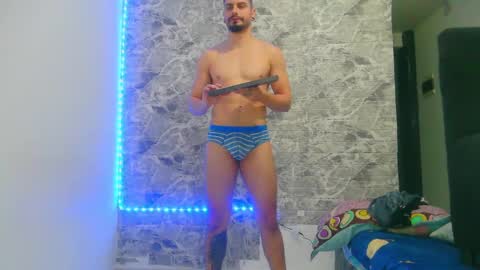 Aaron kwok online show from December 19, 2024, 4:34 am