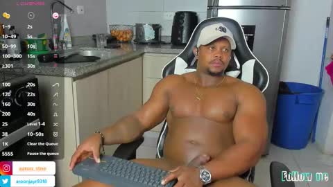 Aaron online show from December 21, 2025, 2:02 pm