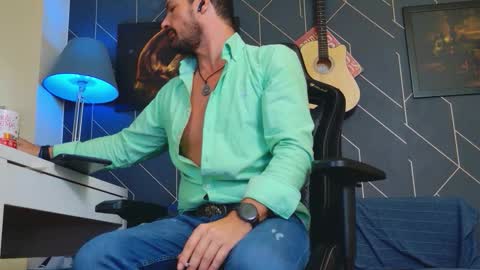 Aaron online show from September 17, 2025, 6:37 am