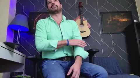 Aaron online show from November 28, 2025, 5:32 am