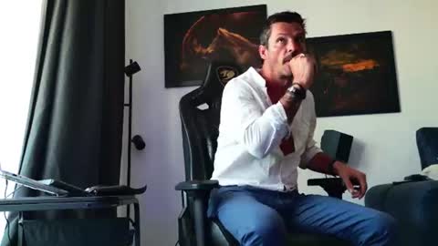 Snapshot of aaronbomer chatting on July 6, 2026, 4:09 pm Aaron online show from July 6, 2026, 4:09 pm