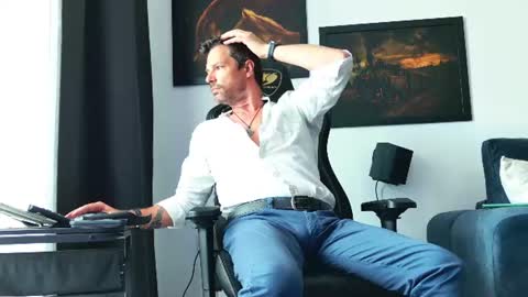 Snapshot of aaronbomer chatting on July 7, 2026, 6:47 am Aaron online show from July 7, 2026, 6:47 am