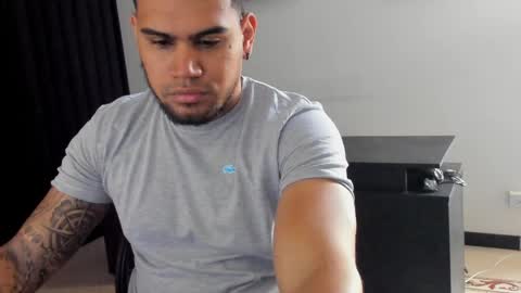 ig aaron hunter123 online show from April 4, 2026, 12:57 pm