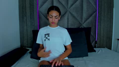 Snapshot of aashleytaylor chatting on January 21, 2025, 7:39 pm AASHLEY online show from January 21, 2025, 7:39 pm