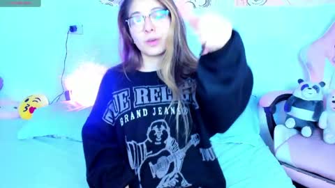 Snapshot of abbie_senjen chatting on May 7, 2026, 4:51 am April online show from May 7, 2026, 4:51 am