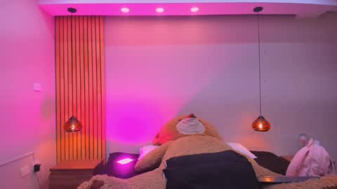 Abbie Edmond  online show from December 17, 2025, 3:45 am