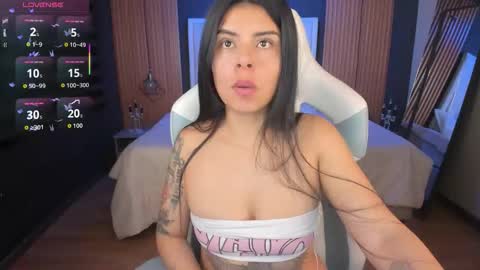 abby_fox7 online show from October 17, 2025, 2:41 pm