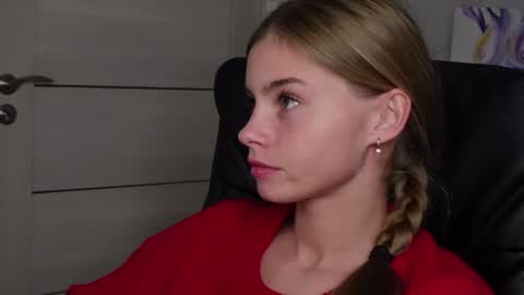 Snapshot of abby_laker chatting on December 11, 2024, 8:18 pm ABBY LAKER online show from December 11, 2024, 8:18 pm