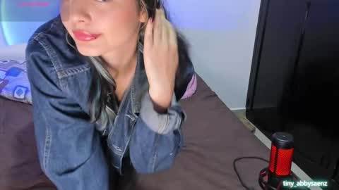 Abby Saenz online show from October 8, 2025, 6:38 pm
