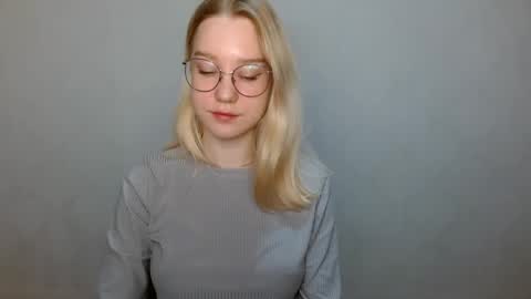 Snapshot of abbymoore__ chatting on December 3, 2024, 8:27 am Abby Lovense is active online show from December 3, 2024, 8:27 am