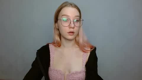 Snapshot of abbymoore__ chatting on January 4, 2025, 9:21 am Abby Lovense is active online show from January 4, 2025, 9:21 am