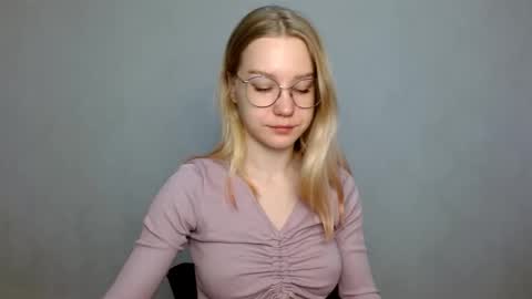 Snapshot of abbymoore__ chatting on February 21, 2025, 8:18 am Abby Lovense is active online show from February 21, 2025, 8:18 am