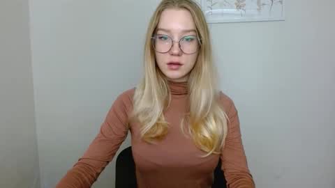 Snapshot of abbymoore__ chatting on October 4, 2025, 9:29 am Abby Lovense is active online show from October 4, 2025, 9:29 am