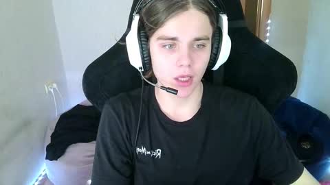 abbysal_blade online show from October 16, 2025, 7:31 am