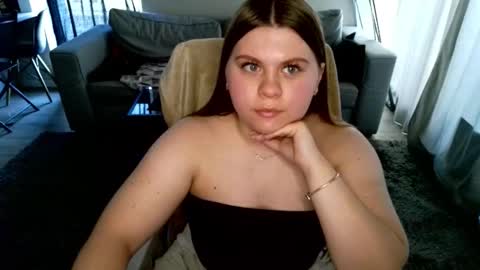 abbyvibe online show from October 20, 2025, 2:39 pm