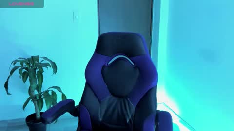 Independence model AbelAsburgo online show from October 28, 2025, 1:20 am