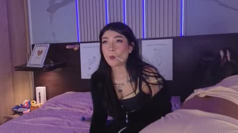 abella_as_ online show from December 4, 2025, 7:17 am