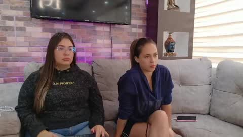 abella_as_ online show from May 15, 2026, 2:35 pm