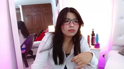 Snapshot of abelladanger_92 chatting on January 25, 2025, 4:02 am BELLA online show from January 25, 2025, 4:02 am