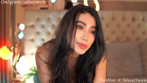 abie_owen online show from December 15, 2024, 2:19 am