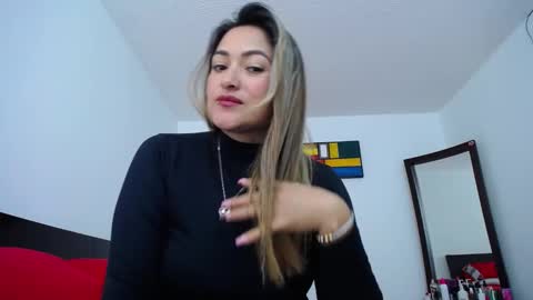ximena online show from December 8, 2024, 1:47 pm