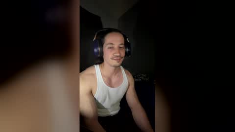 Snapshot of abraham_flores11 chatting on March 27, 2026, 5:35 am abraham_flores11 online show from March 27, 2026, 5:35 am