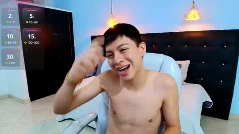 abraham_horny18 online show from September 25, 2025, 8:23 pm