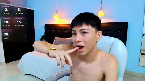 abraham_horny18 online show from October 3, 2025, 8:28 pm