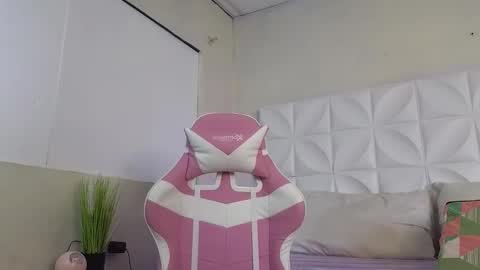 Abril  online show from January 28, 2025, 7:21 pm