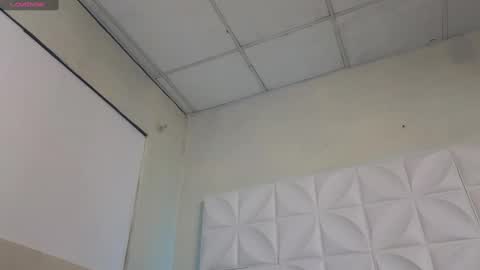 Abril  online show from February 13, 2025, 12:32 pm