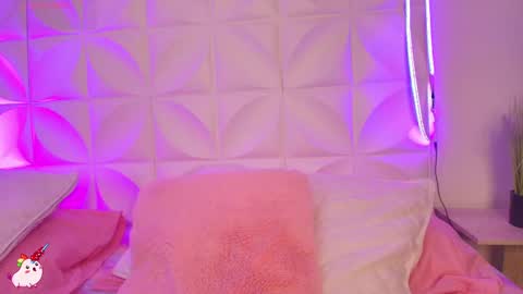 Abril  online show from September 17, 2025, 10:06 am