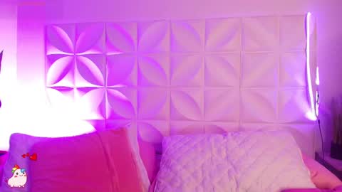 Abril  online show from September 19, 2025, 9:54 am