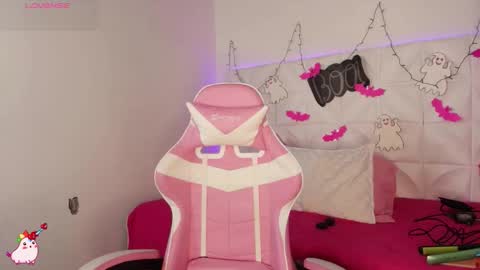 Abril  online show from October 10, 2025, 11:09 am