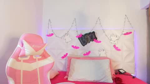 Abril  online show from October 29, 2025, 9:33 am