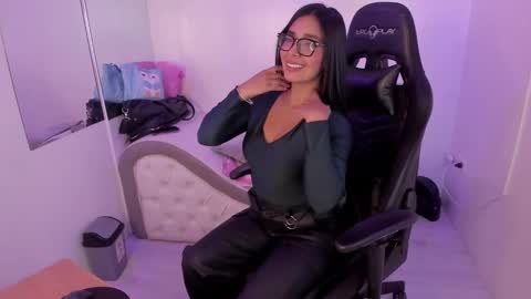 Abril  online show from September 22, 2025, 1:35 pm