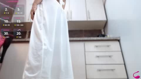 Abril Beltran online show from November 3, 2025, 10:42 pm