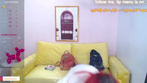 abril_ch_ online show from February 13, 2025, 5:01 pm